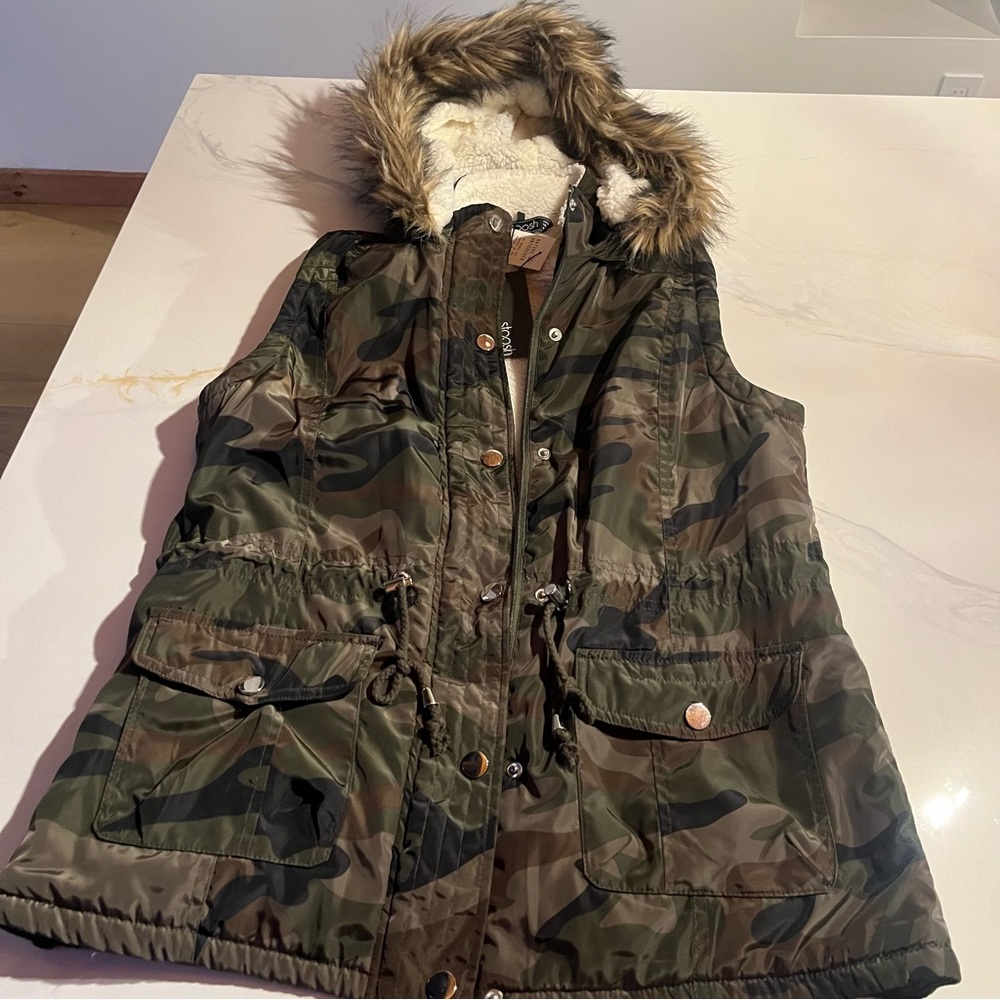 Stoosh green camo Sherpa lined vest.